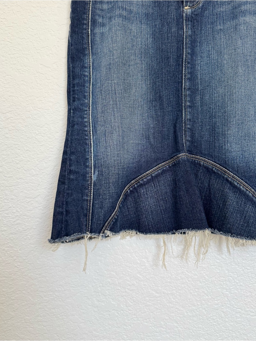 Paige Dark Wash Distressed High-Low Raw Hem Denim Midi Skirt size 27 - Picture 2 of 8